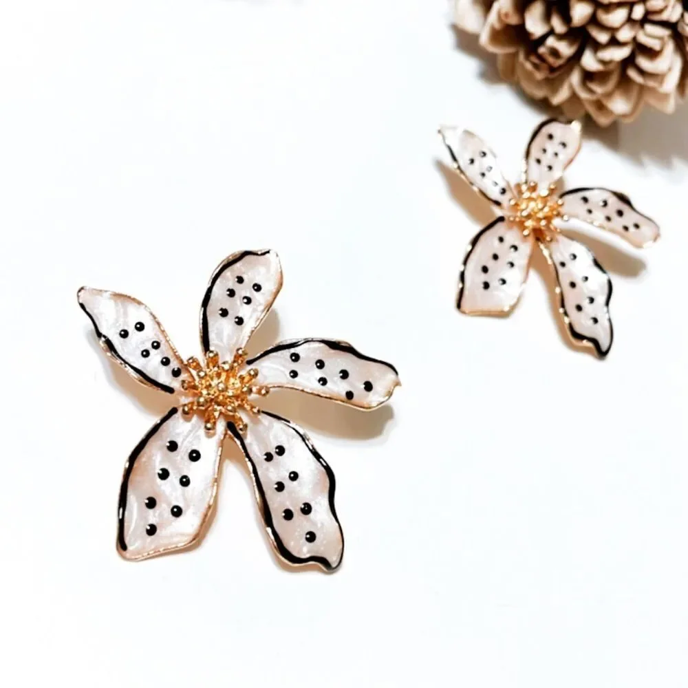 Flower  statement  earrings  M88 - Picture 3 of 6